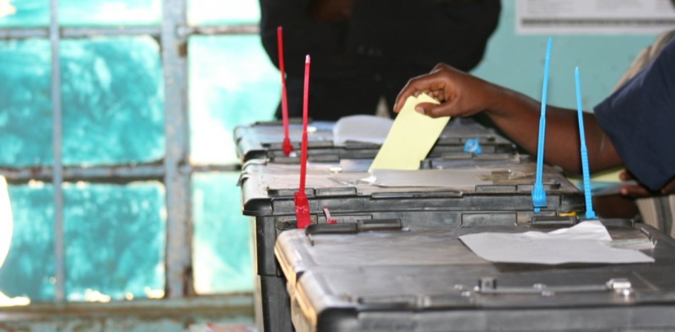 A voter casts a ballot in Kenya in 2007. The 2007 election saw a great deal of post-election violence, in part because of issues with the electoral body. Photo by Juliana Rotich, via Flickr. Creative Commons.