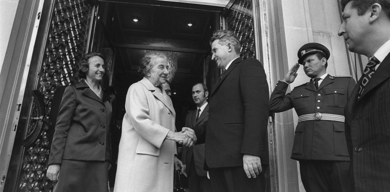 Ceausescu meets with Golda Meir in 1972.