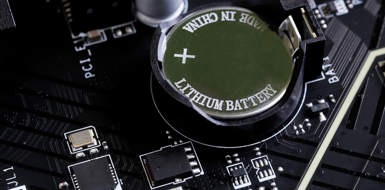 A battery on an electronics motherboard that says Lithium Ion, Made in China