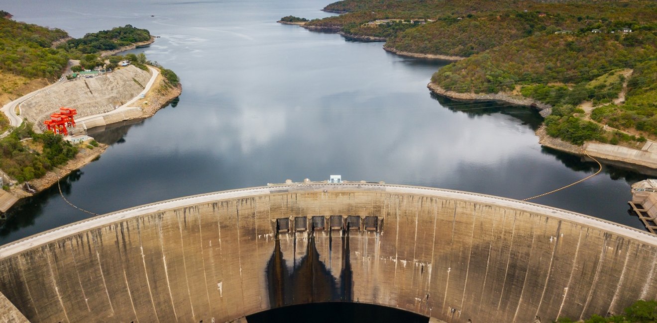 Concrete arch dam in the Kariba Gorge of the Zambezi river basin between Zambia and Zimbabwe. Dmitriy Kandinskiy/Shutterstock.