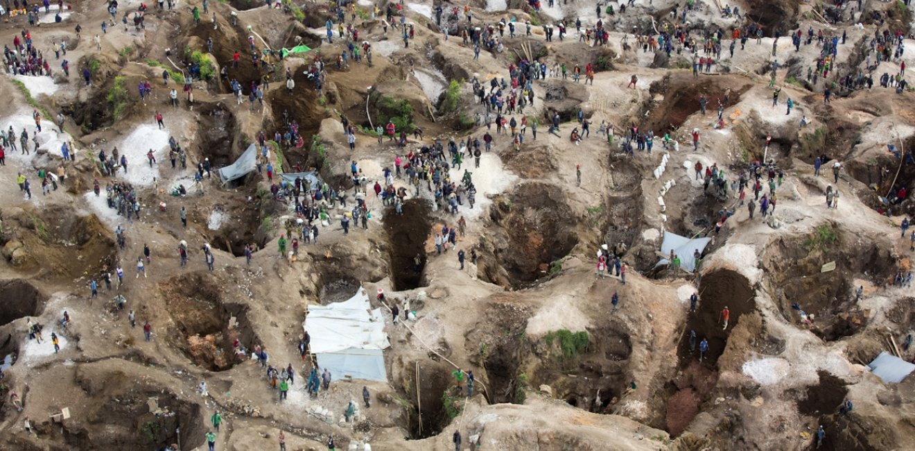 SRSG visits coltan mine in Rubaya DRC