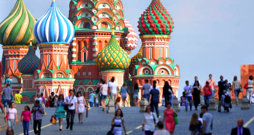 Image - Russians with Kremlin in Background