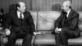 Chun Doo-Hwan, who ordered the crack down on Gwangju's protestors in 1980, meets the UN Secretary-General in 1981. Source: UN Photo #188865.