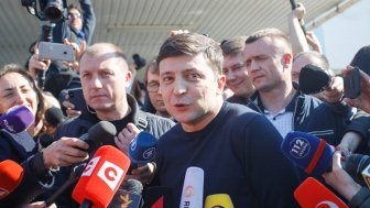 Presidential candidate Volodymyr Zelensky near the polling station he voted at, answering questions from journalists.