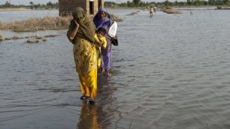 Image - Flooded street in Pakistan, September 2010