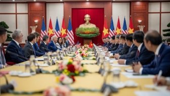 The US delegation led by President Biden meets with their Vietnamese counterparts in Hanoi