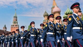 Image of soldiers marching in front of the Kremlin walls in Moscow, Russia