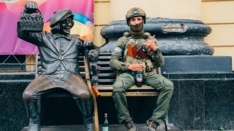 Russia, Rostov-on-Don, 24.06.2023. a soldier on a bench with a sculpture of a clown at a circus in Rostov-on-Don during the attempted military coup in Russia.