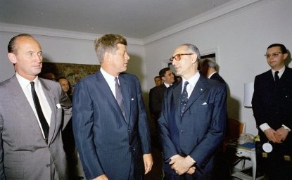 Photograph of John Kennedy and Arturo Frondizi