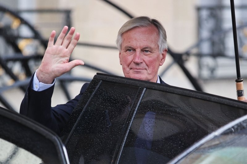 Michel Barnier Waving